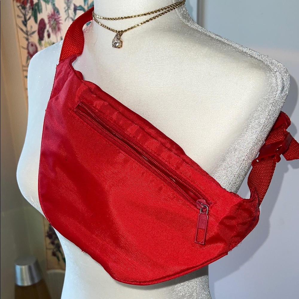 Women’s Red Crossbody Fanny Pack - Sleek Hands-Free Bag - Picture 6 of 8